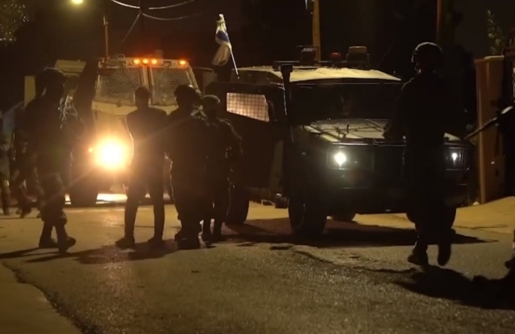 العدو الإسرائيلي يعتقل طفلا فلسطينيا خلال اقتحام قرية النبي صالح