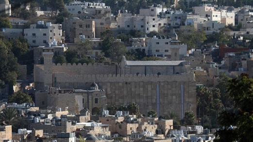 العدو الإسرائيلي يضع إنذارات بالحرم الإبراهيمي و"أوقاف الخليل" تحذر
