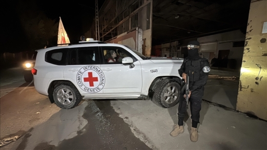 الصليب الأحمر يتسلم جثتي أسيرين صهيونيين من "القسام" بغزة