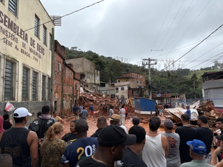 السلطات البرازيلية :وفاة 30 شخصا وفقد العشرات جراء أمطار غزيرة في البلاد