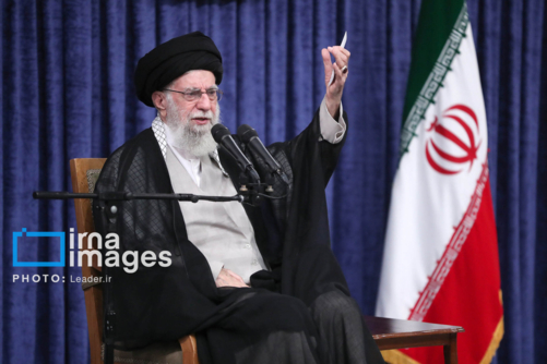 خامنئي: الدين والعلم هما سبب عداء أمريكا لإيران