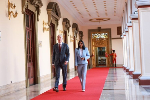 رئيسة فنزويلا بالوكالة تستقبل وزير الطاقة الأمريكي