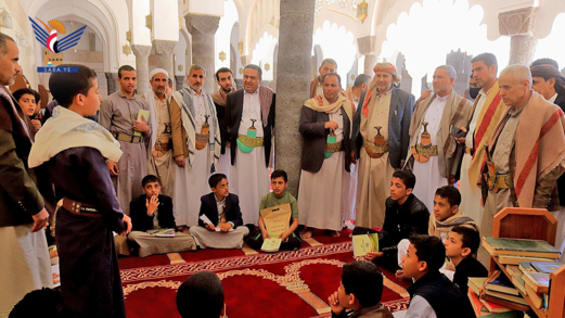 وزير الشباب يتفقد الأنشطة الصيفية في بني الحارث بأمانة العاصمة