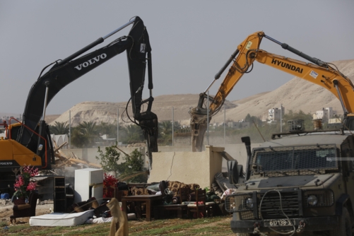 العدو الصهيوني يهدم محال ومنازل في القدس ورام الله ويمنع المزراعين من الوصول لأراضيهم بقلقيلية