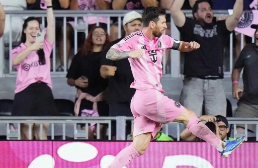 ميسي يقود إنتر ميامي لاكتساح أتلانتا يونايتد برباعية نظيفة