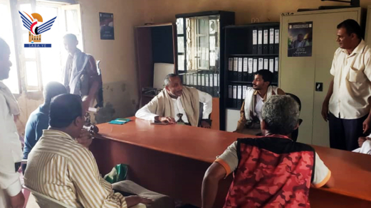 محافظ الحديدة يطلع على سير العمل في هيئة المصائد السمكية