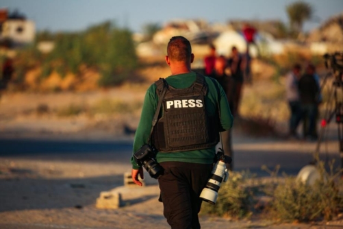 مركز حقوقي: استمرار منع "إسرائيل" دخول الصحفيين إلى غزة محاولة متعمدة لإخفاء الحقائق عن العالم