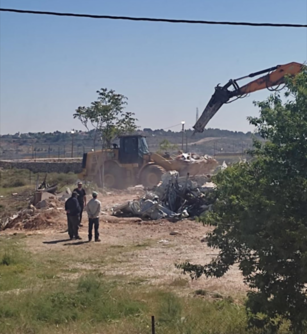 العدو الإسرائيلي يهدم منشآت زراعية شمال شرق رام الله