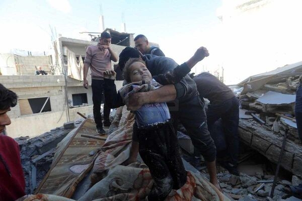 مصور أرجنتيني يشارك في مهمة إنسانية إلى غزة