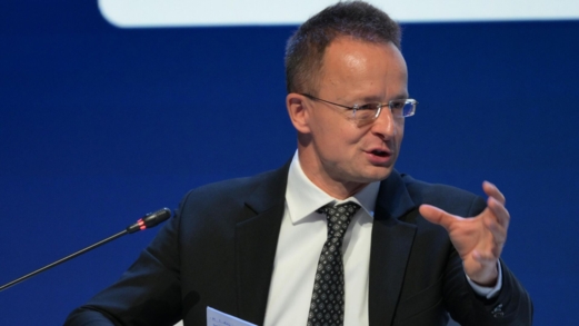 سيارتو: أوروبا "تصرخ" لعدم دعوتها إلى طاولة المحادثات الروسية الأمريكية بشأن أوكرانيا