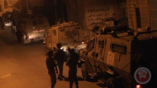 إصابة رضيعة بالاختناق واعتقال 8 فلسطينيين خلال اقتحام العدو الإسرائيلي عدة مناطق في الخليل