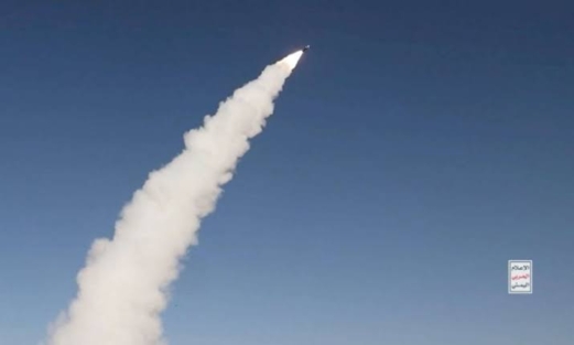 هكذَا يقولُ الخبراءُ: اليمنُ قدْ يستخدمُ ورقةَ البحرِ الأحمرَ لوقفِ العدوانِ علَى حلفائِه