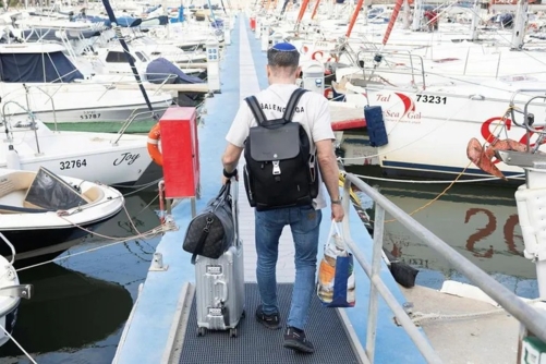 المستوطنون يفرّون بالبحر هربًا من الصواريخ الإيرانية