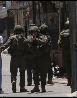 قوات العدو الاسرائيلي تواصل اقتحاماتها واعتقالاتها في مدن الضفة