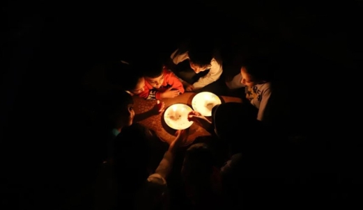 "الإعلامي الحكومي": العدو يقطع الكهرباء عن غزة منذ أكتوبر 2023