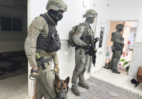 العدو يعتقل شقيقة اسماعيل هنية وتهديات و اعتقالات في مخيم شعفاط