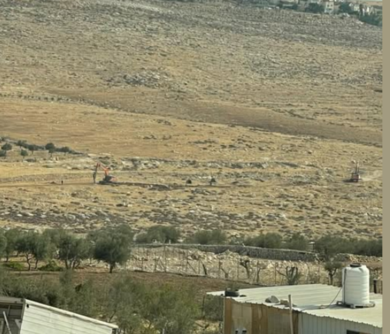  العدو الصهيوني يبدأ بشق شارع استيطاني على حساب أراضي الفلسطينيين في حزما