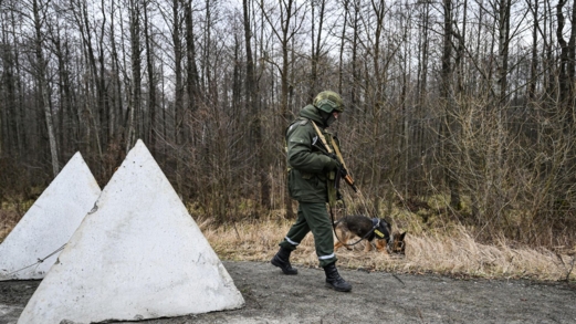 القوات الأوكرانية تسحب احتياطياتها الاستراتيجية من الحدود مع رومانيا ومولدوفا نحو مقاطعة سومي