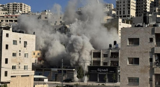 العدو الصهيوني يفجّر منزل أسير بنابلس ويهدم منزل آخر في بلدة عقابا