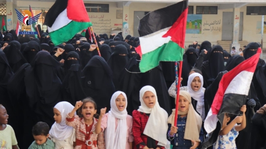 وقفة نسائية بالحديدة تحت شعار "مع إيران ولبنان نحيي يوم الفرقان"