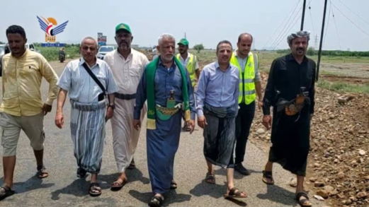 الحيفي وراجح والمؤيد يطلعون على سير أعمال الصيانة بطريق باجل- الكدن بالحديدة