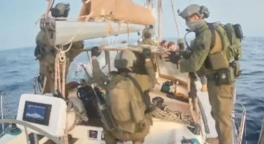 "عدالة": انتهاكات إسرائيلية بحق المعتقلين من أسطول الصمود بما فيها إجبارهم على الركوع مقيدين