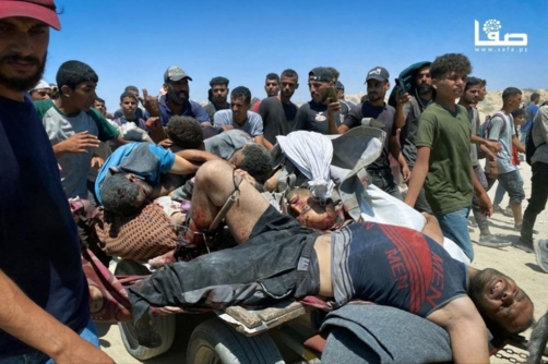 استشهاد خمسة فلسطينيين من منتظري المساعدات شمال غربي مدينة غزة استشهاد خمسة فلسطينيين من منتظري المساعدات شمال غربي مدينة غزة