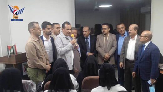 رئيس جامعة صنعاء يطلّع على سير الأداء بمركز القلب بمستشفى الكويت الجامعي