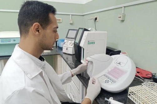 الصحة بغزة تحذر من أزمة بمختبراتها جراء نقص المستلزمات المخبرية