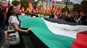 تظاهرات وإضرابات في عدة مدن إيطالية تنديدًا بإبادة غزة