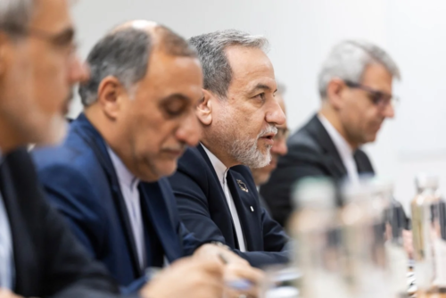 عراقتشي: التوصل إلى اتفاق عادل أمر وارد.. ومستعدون للسلم والحرب