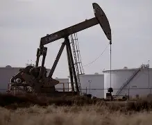 النفط يقفز 7 % ليتجاوز 100 دولار