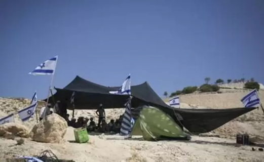 وسط عمليات تجريف: مستوطنون ينصبون خيمة في أراضي بروقين غرب سلفيت