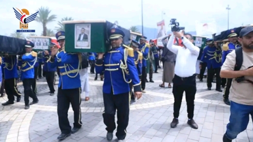 تشييع مهيب لـ 32 صحفيًا استشهدوا في العدوان الصهيوني على صحيفتي 26 سبتمبر واليمن