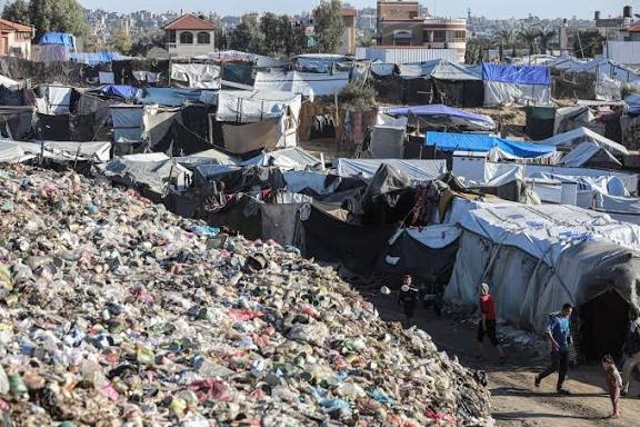 أونروا": جمع 5 آلاف طن من النفايات الصلبة من مراكز الإيواء في غزة من 16 إلى 31 يناير