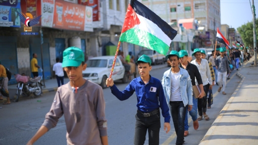 مسير لخريجي المرحلة السابعة من دورات "طوفان الأقصى" بجامعة الحديدة