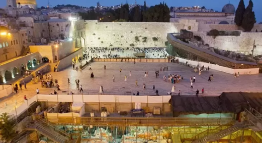 محافظة القدس:العدو الصهيوني يسمح لـ50 حاخامًا باقتحام 