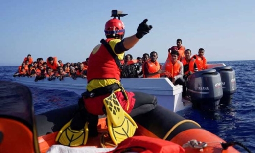 مقتل 20 شخصًا وعشرات المفقودين إثر غرق قارب قبالة لامبيدوسا