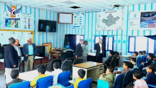 رئيس جامعة إب يتفقد سير أنشطة المركز الصيفي بالجامعة