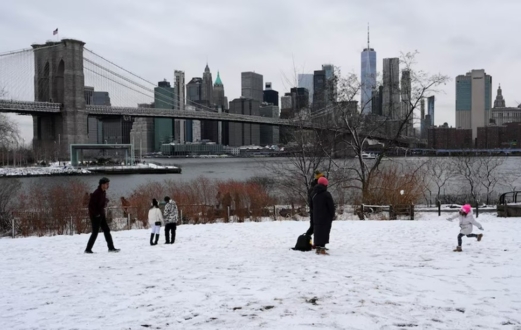 السلطات الأميركية تطلق تحذيرات من عاصفة ثلجية 