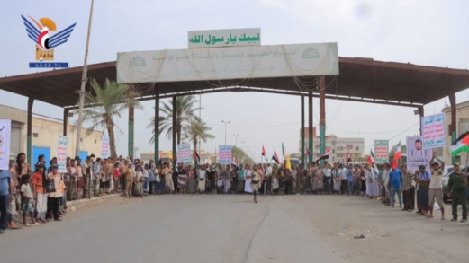 وقفة بالحديدة تحذر العدو السعودي من تبعات استهداف الأعيان المدنية والمنشآت الخدمية