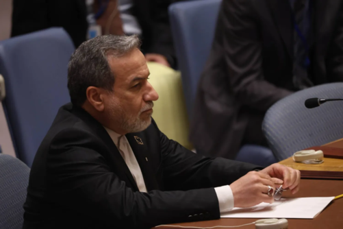 إيران تستدعي سفراءها لدى بريطانيا وفرنسا وألمانيا للتشاور