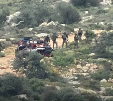 مستوطنون يحرقون منزل فلسطيني في نابلس ويقتحمون قرى في بيت لحم