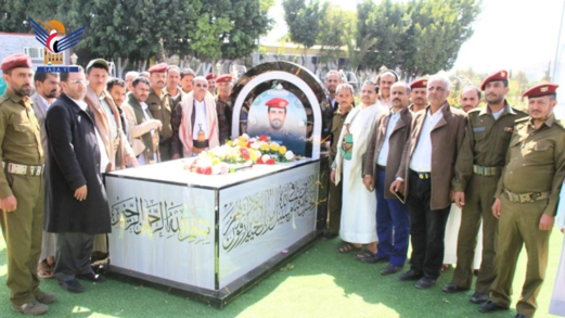 قضاة ومنتسبو دائرة القضاء العسكري يزورون أضرحة الصماد والرهوي والغماري