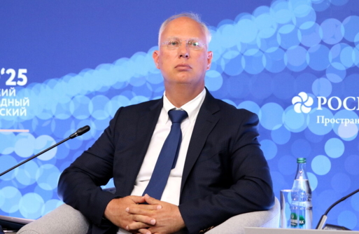 دميترييف: أمريكا لن تكون بمنأى عن الأذى من إغلاق مضيق هرمز