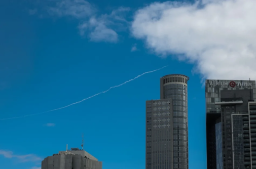 إعلام العدو يعترف بإصابات مباشرة للصواريخ الإيرانية داخل الكيان الصهيوني