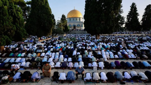  40 ألف مصل يؤدون صلاة عيد الأضحى في الأقصى رغم تضييقات العدو الصهيوني