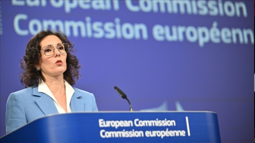 مفوضة أوروبية: أي هجوم واسع على غزة سيكون كارثيا وإنزال المساعدات جواً غير فعال