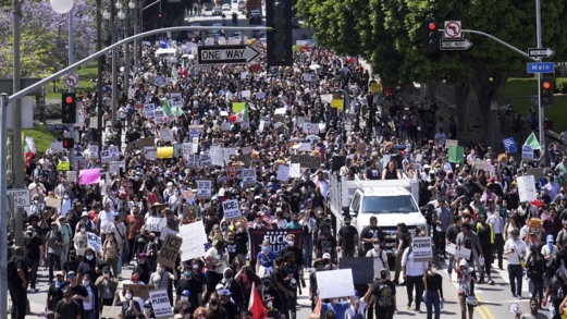 مصور بريطاني يصاب برصاصة في ساقه أطلقتها الشرطة خلال احتجاج في لوس أنجلوس