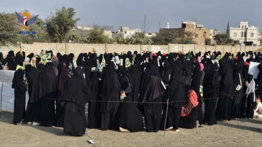 وقفة للهيئة النسائية بتعز تنديدًا بالإساءة الأمريكية للقرآن الكريم